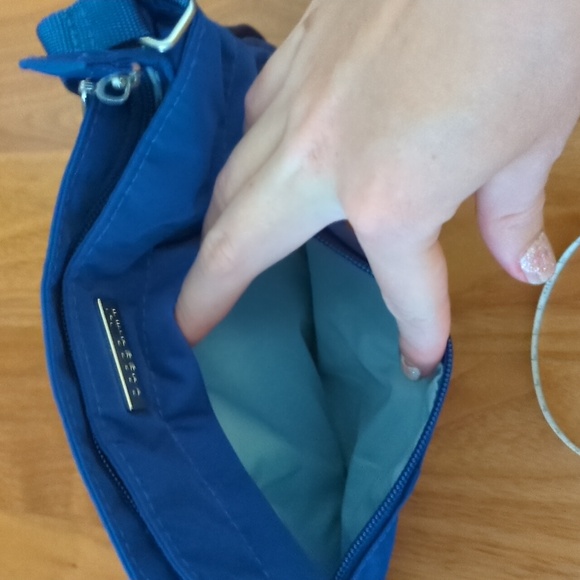 Baggallini small blue cross body bag - Picture 6 of 7